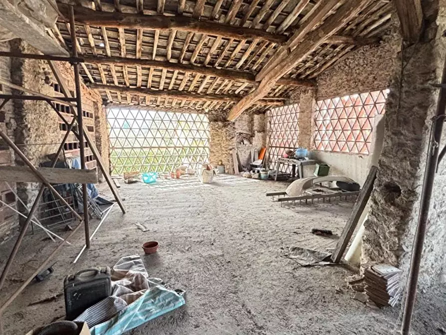 Immagine 7 di Deposito in vendita  a Capannori