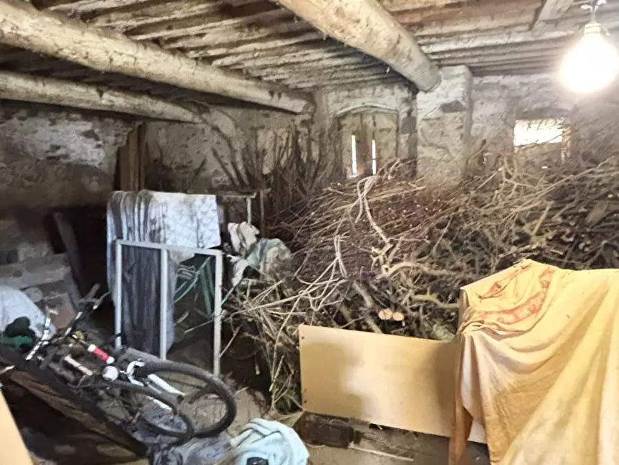 Immagine 4 di Deposito in vendita  a Capannori