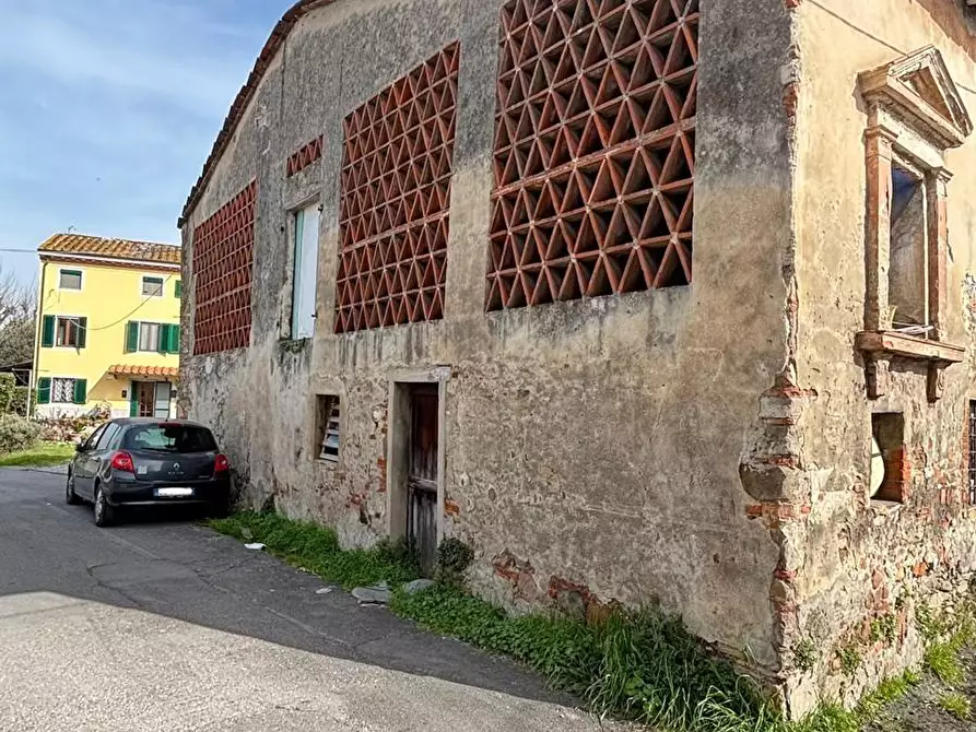 Immagine 3 di Deposito in vendita  a Capannori