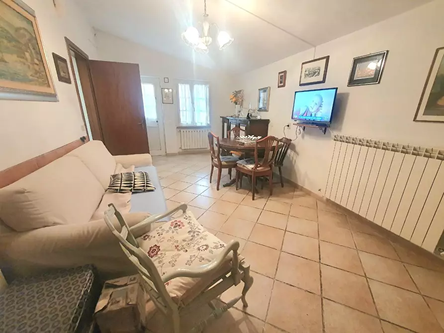 Immagine 15 di Casa indipendente in vendita  a Lucca