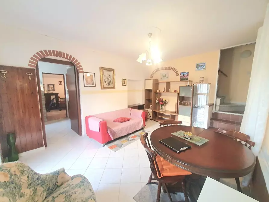 Immagine 2 di Casa indipendente in vendita  a Lucca