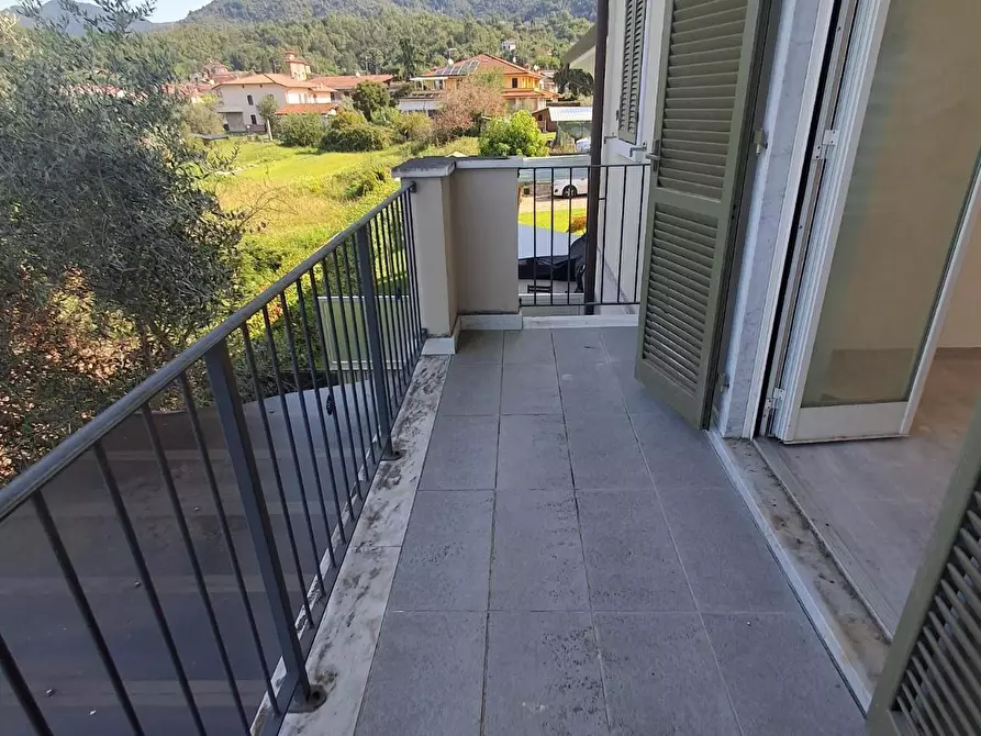 Immagine 3 di Appartamento in vendita  a Carrara