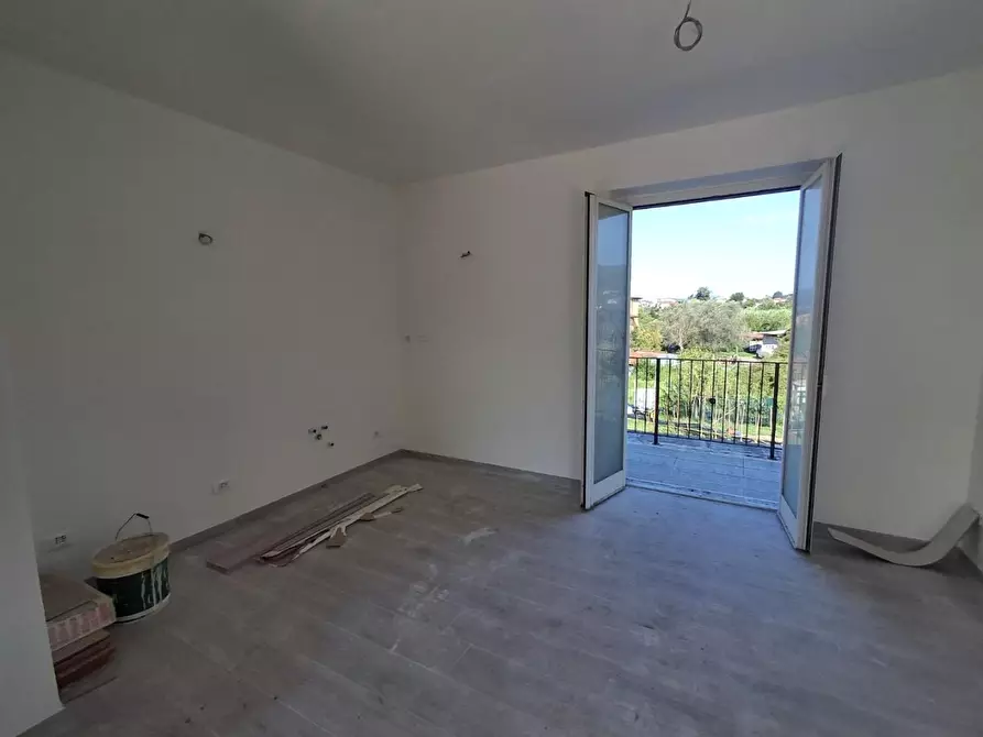 Immagine 2 di Appartamento in vendita  a Carrara