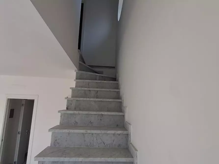 Immagine 10 di Appartamento in vendita  a Carrara