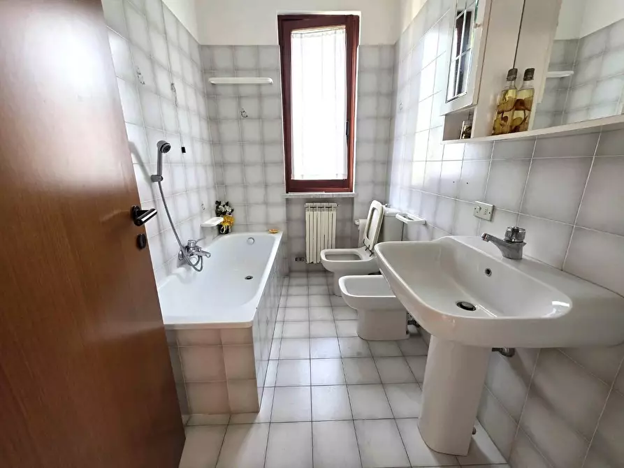 Immagine 14 di Appartamento in vendita  a Massa