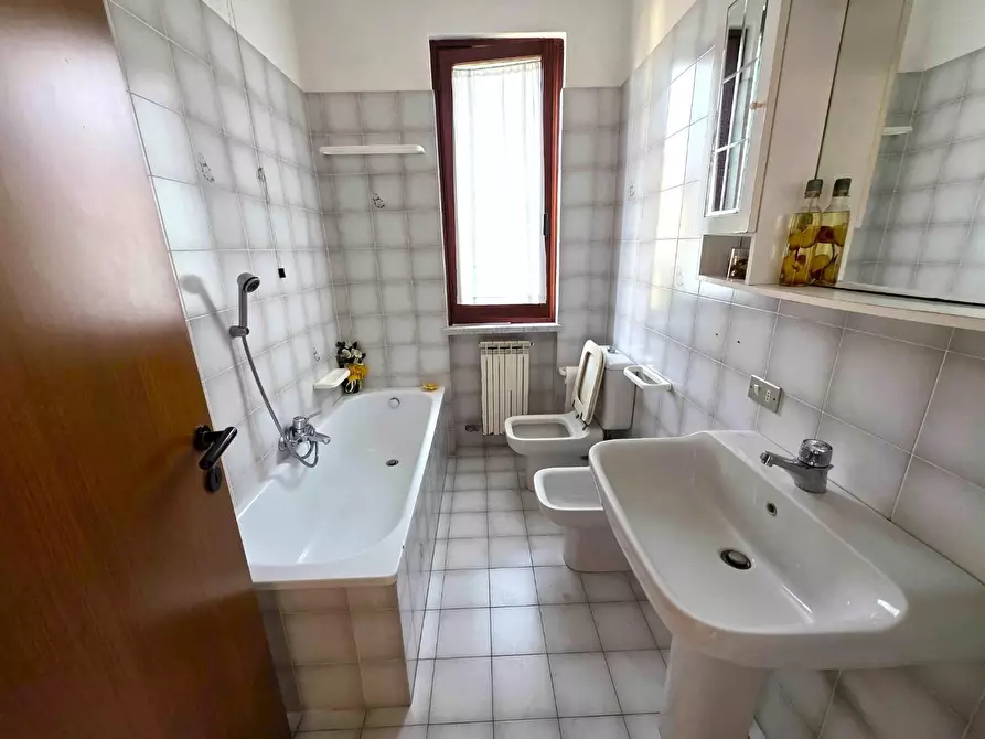 Immagine 15 di Appartamento in vendita  a Massa