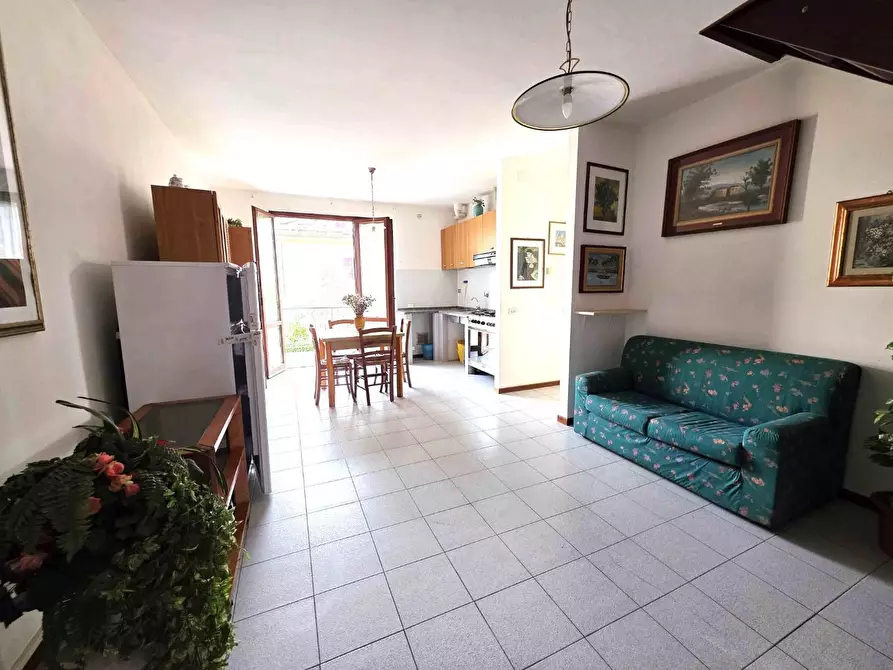 Immagine 3 di Appartamento in vendita  a Massa
