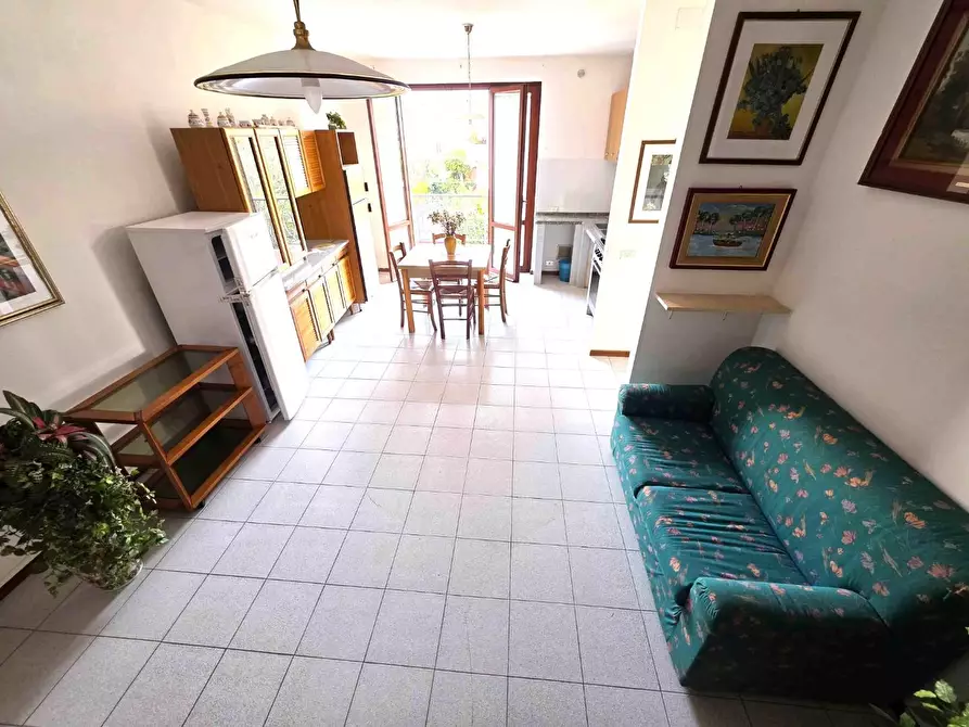 Immagine 2 di Appartamento in vendita  a Massa