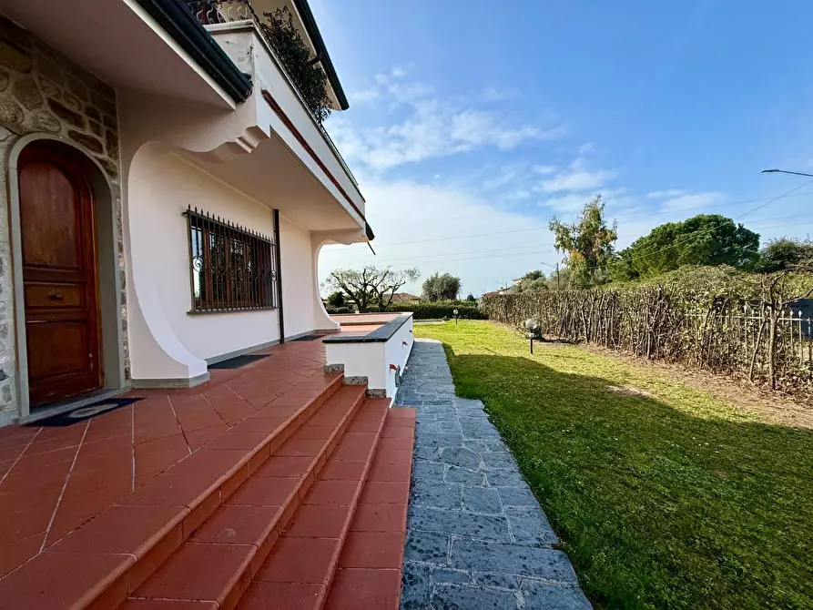 Immagine 4 di Casa bifamiliare in vendita  a Massa