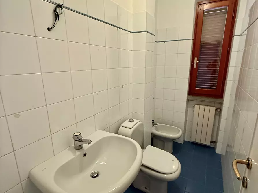 Immagine 18 di Casa bifamiliare in vendita  a Massa