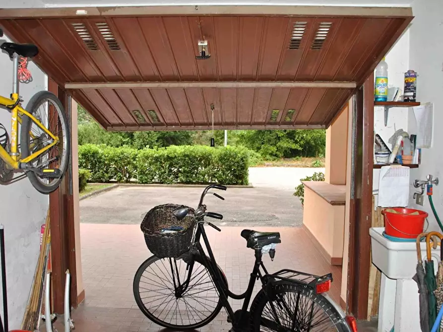 Immagine 17 di Appartamento in vendita  a Lucca