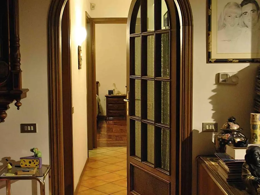 Immagine 4 di Appartamento in vendita  a Lucca