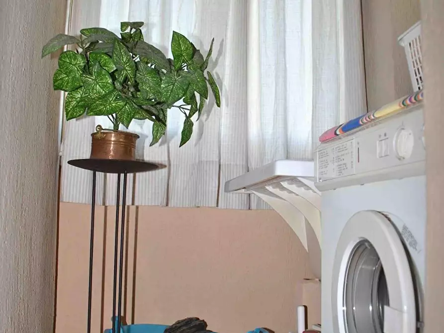 Immagine 16 di Appartamento in vendita  a Lucca