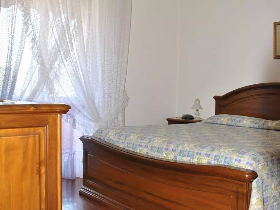 Immagine 7 di Appartamento in vendita  a Lucca