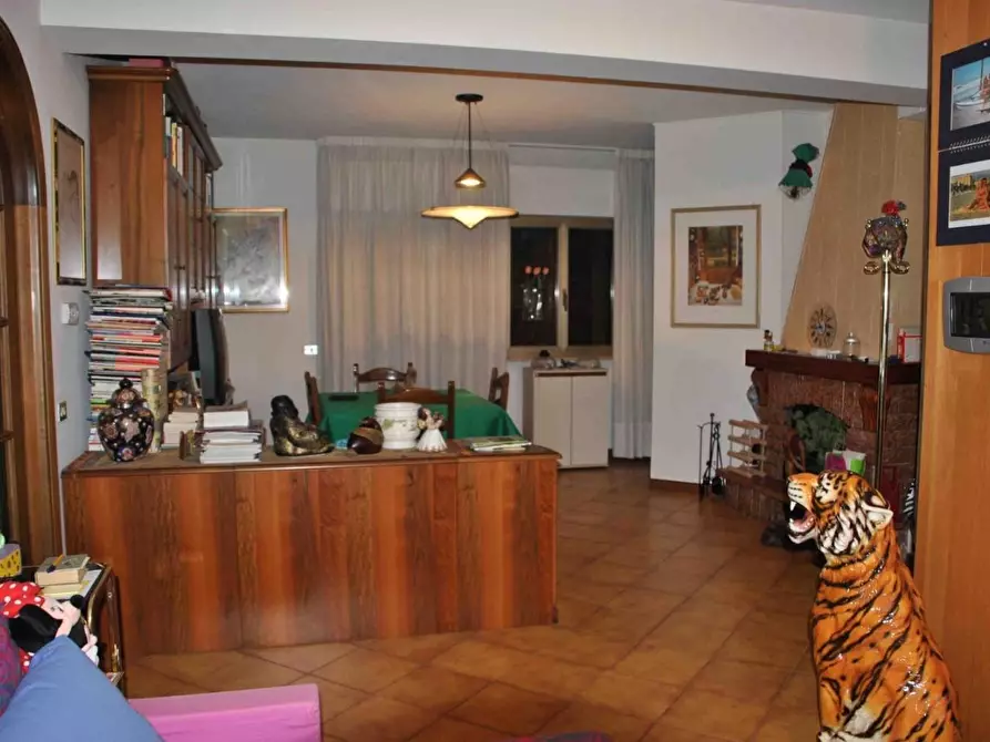 Immagine 9 di Appartamento in vendita  a Lucca