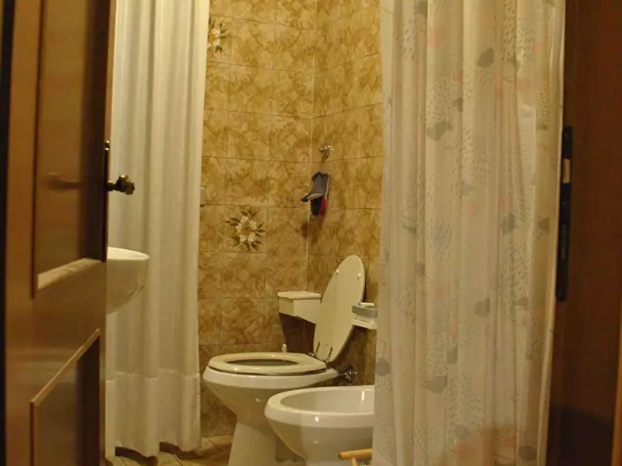 Immagine 14 di Appartamento in vendita  a Lucca