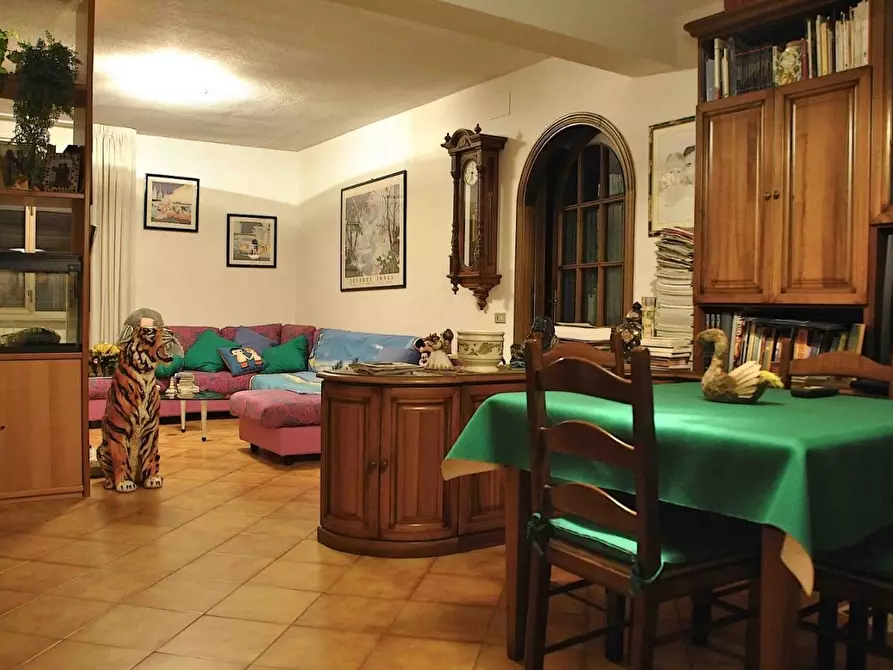 Immagine 2 di Appartamento in vendita  a Lucca