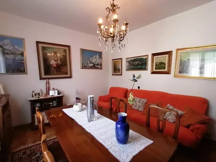 Immagine 10 di Porzione di casa in vendita  a Massa