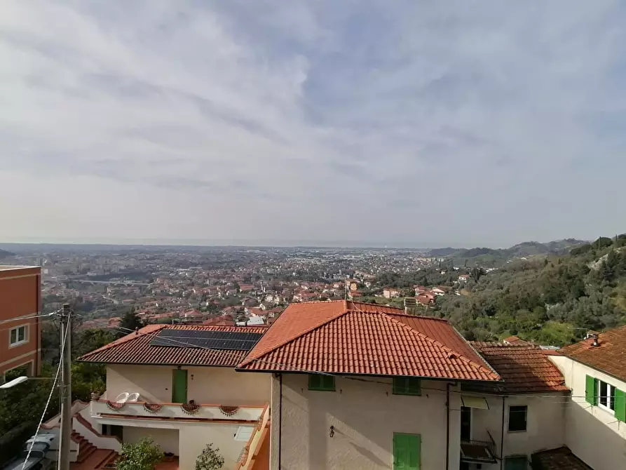 Immagine 17 di Porzione di casa in vendita  a Massa