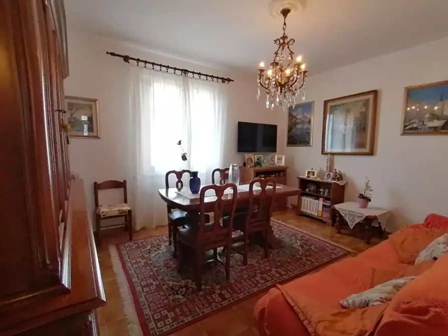 Immagine 12 di Porzione di casa in vendita  a Massa