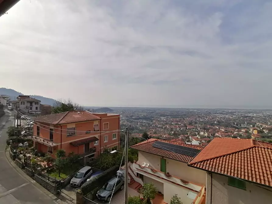 Immagine 18 di Porzione di casa in vendita  a Massa