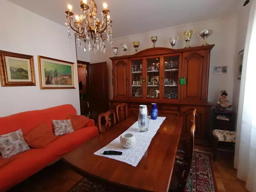 Immagine 11 di Porzione di casa in vendita  a Massa