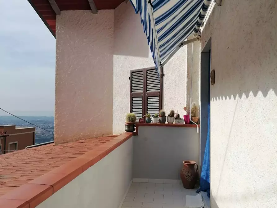 Immagine 2 di Porzione di casa in vendita  a Massa