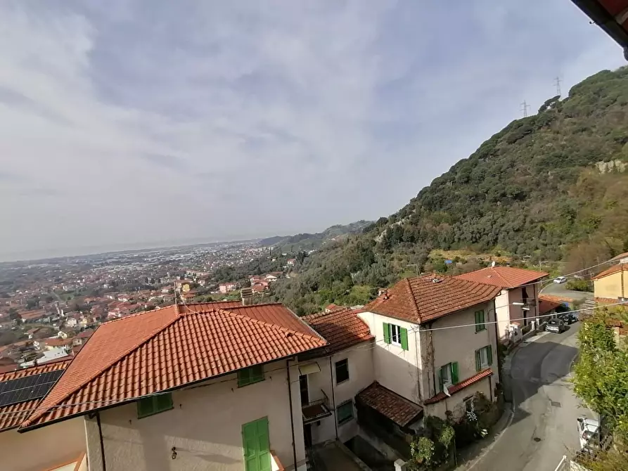 Immagine 16 di Porzione di casa in vendita  a Massa