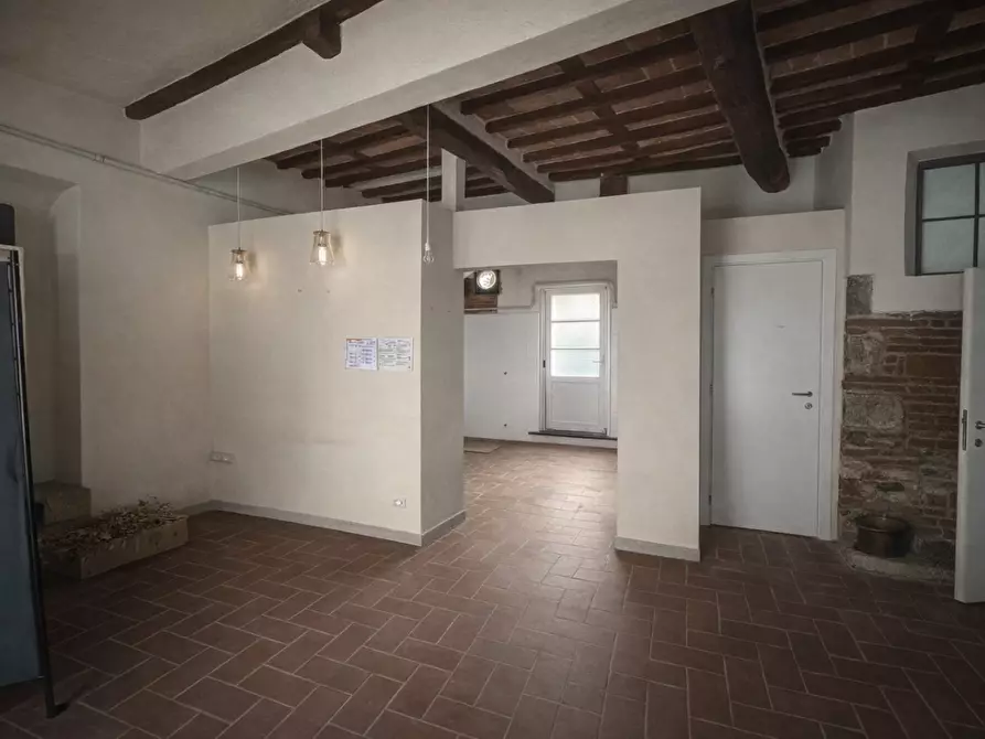 Immagine 1 di Locale commerciale in affitto  a Bientina