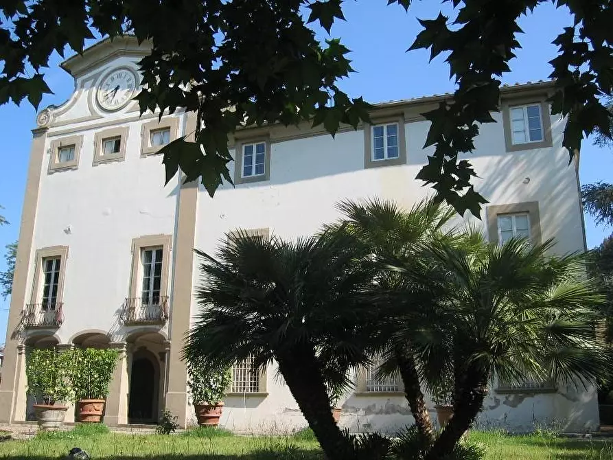 Immagine 2 di Villa in vendita  a Fucecchio