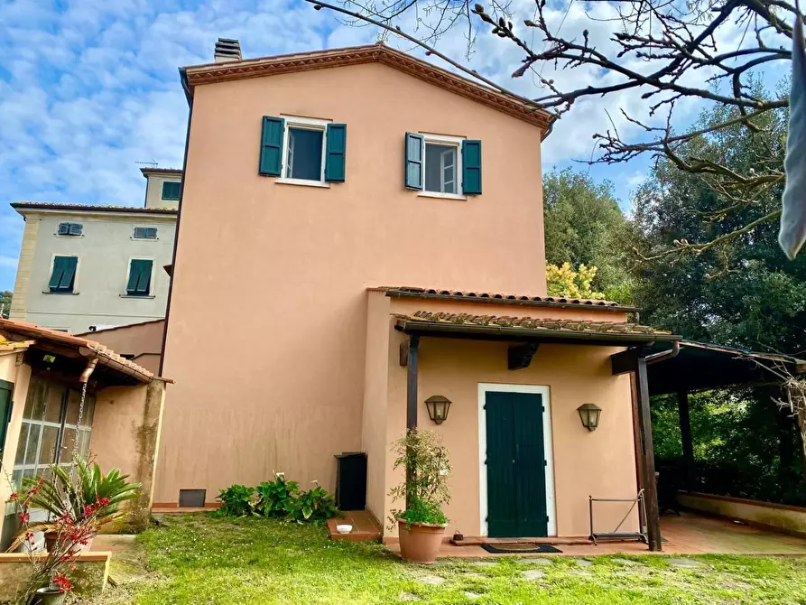 Immagine 1 di Villa in vendita  a Crespina Lorenzana