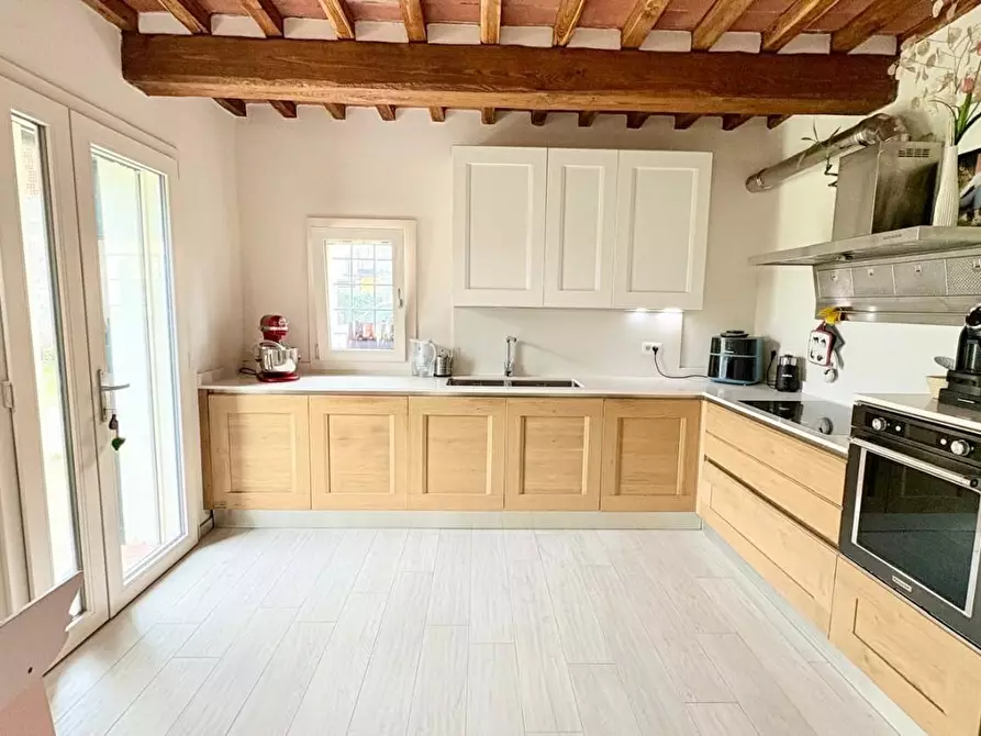 Immagine 4 di Villa in vendita  a Lucca