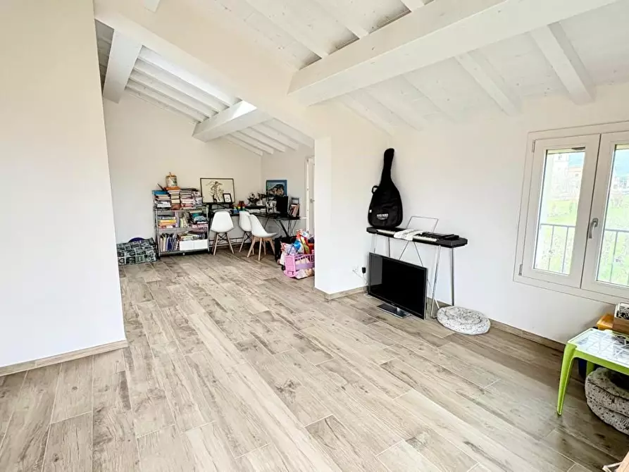 Immagine 17 di Villa in vendita  a Lucca