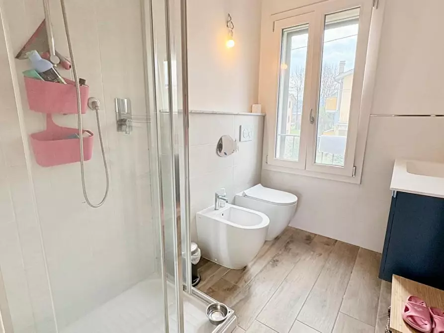 Immagine 14 di Villa in vendita  a Lucca