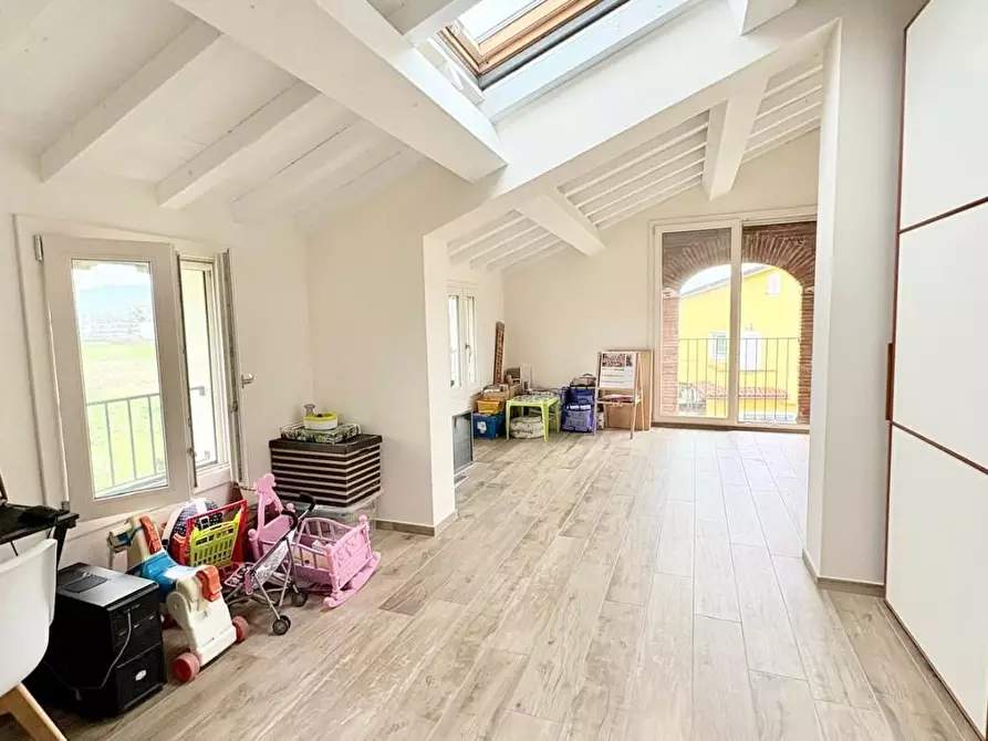 Immagine 18 di Villa in vendita  a Lucca