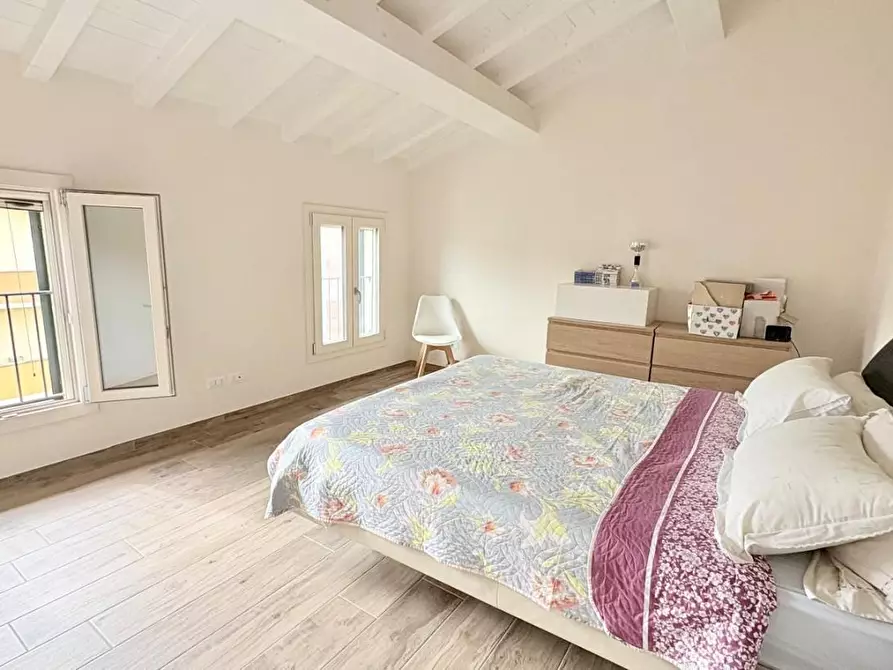 Immagine 16 di Villa in vendita  a Lucca