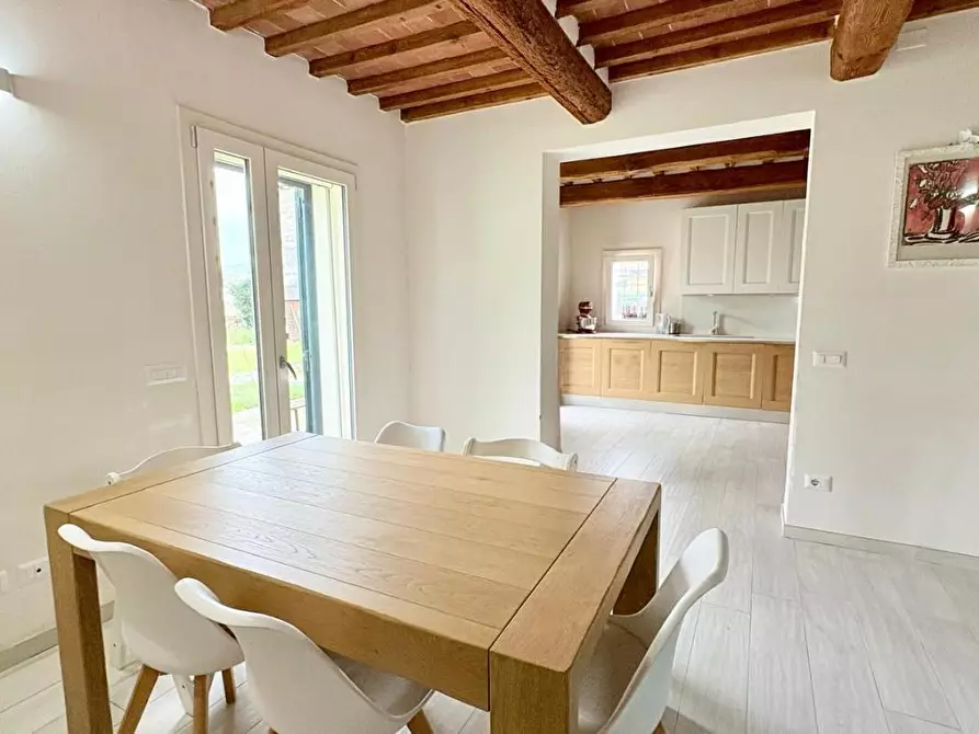 Immagine 6 di Villa in vendita  a Lucca