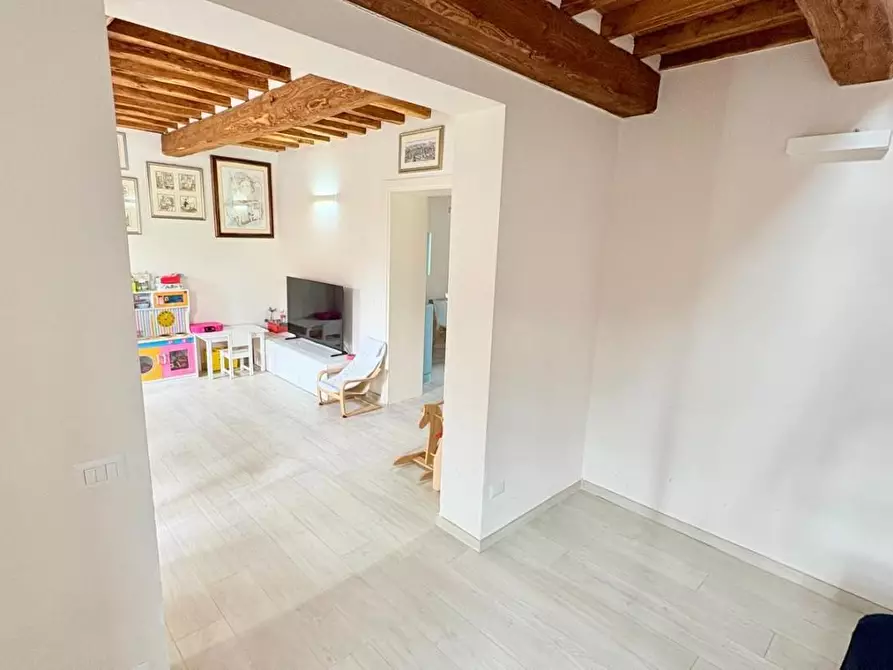 Immagine 8 di Villa in vendita  a Lucca