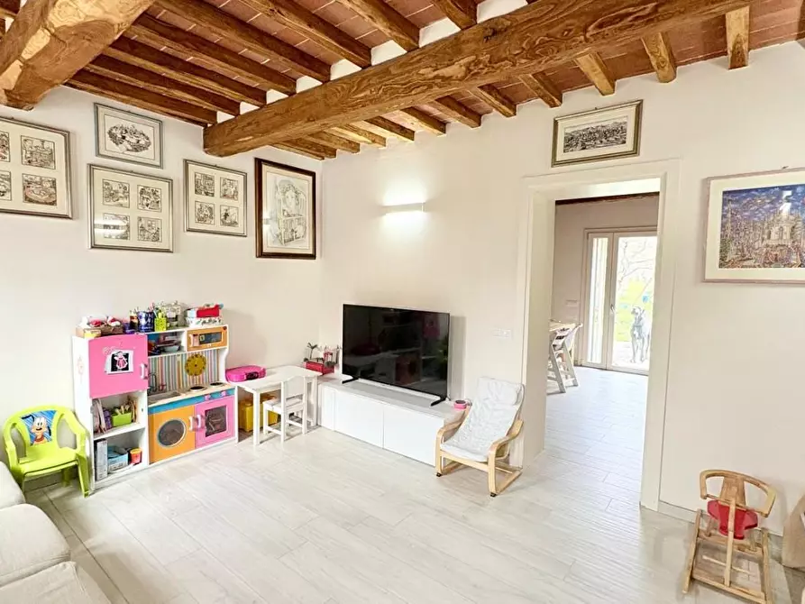 Immagine 2 di Villa in vendita  a Lucca