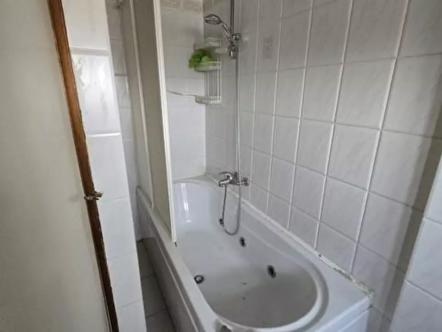 Immagine 6 di Appartamento in vendita  a Siena