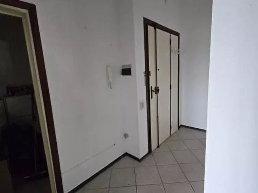 Immagine 11 di Appartamento in vendita  a Siena