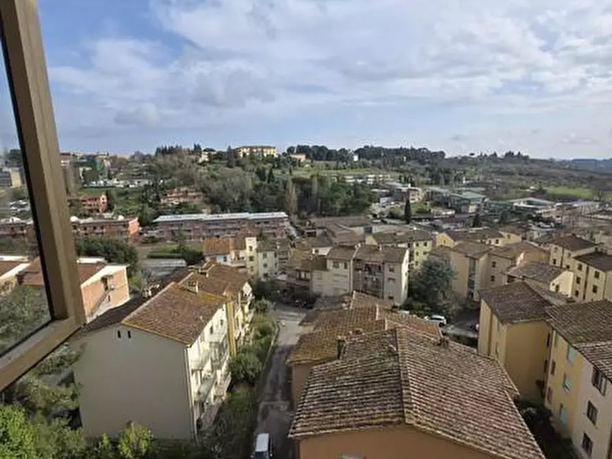 Immagine 10 di Appartamento in vendita  a Siena