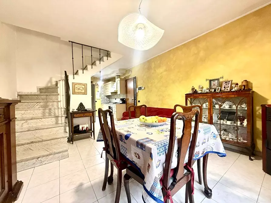 Immagine 4 di Appartamento in vendita  a Massa