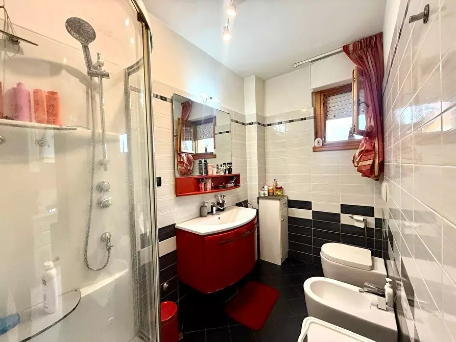 Immagine 14 di Appartamento in vendita  a Massa