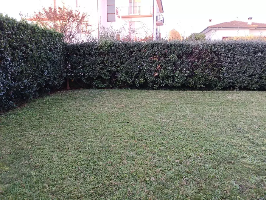 Immagine 2 di Villa in vendita  a San Giuliano Terme