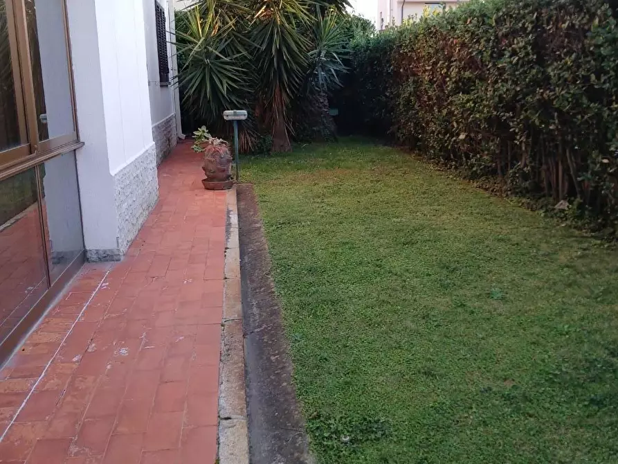 Immagine 3 di Villa in vendita  a San Giuliano Terme