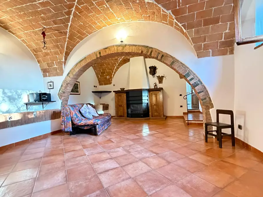 Immagine 18 di Casa colonica in vendita  a Volterra