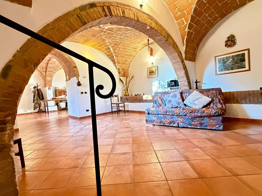 Immagine 17 di Casa colonica in vendita  a Volterra