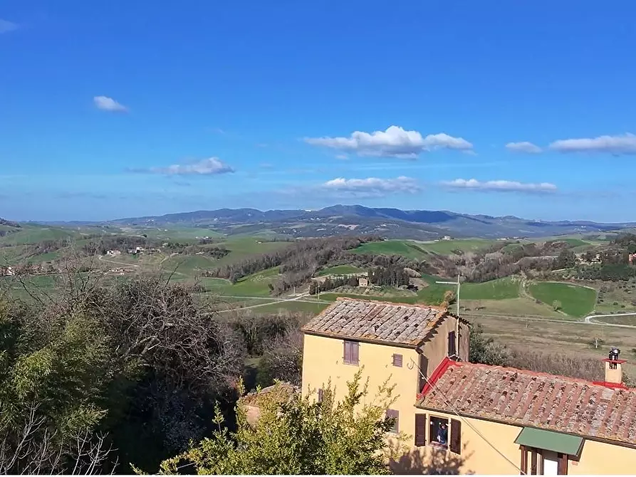 Immagine 1 di Casa colonica in vendita  a Volterra
