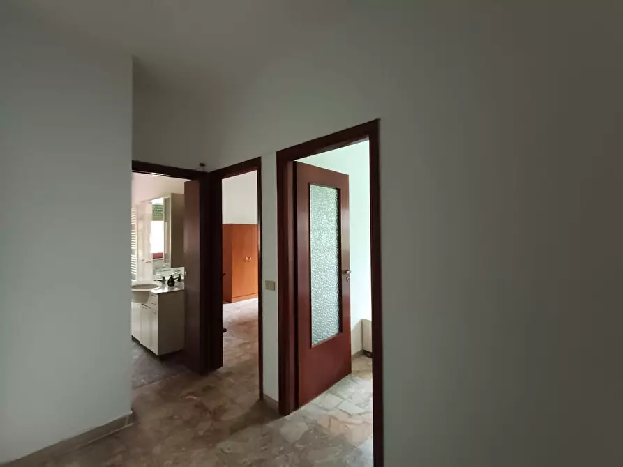 Immagine 17 di Appartamento in vendita  a Massa